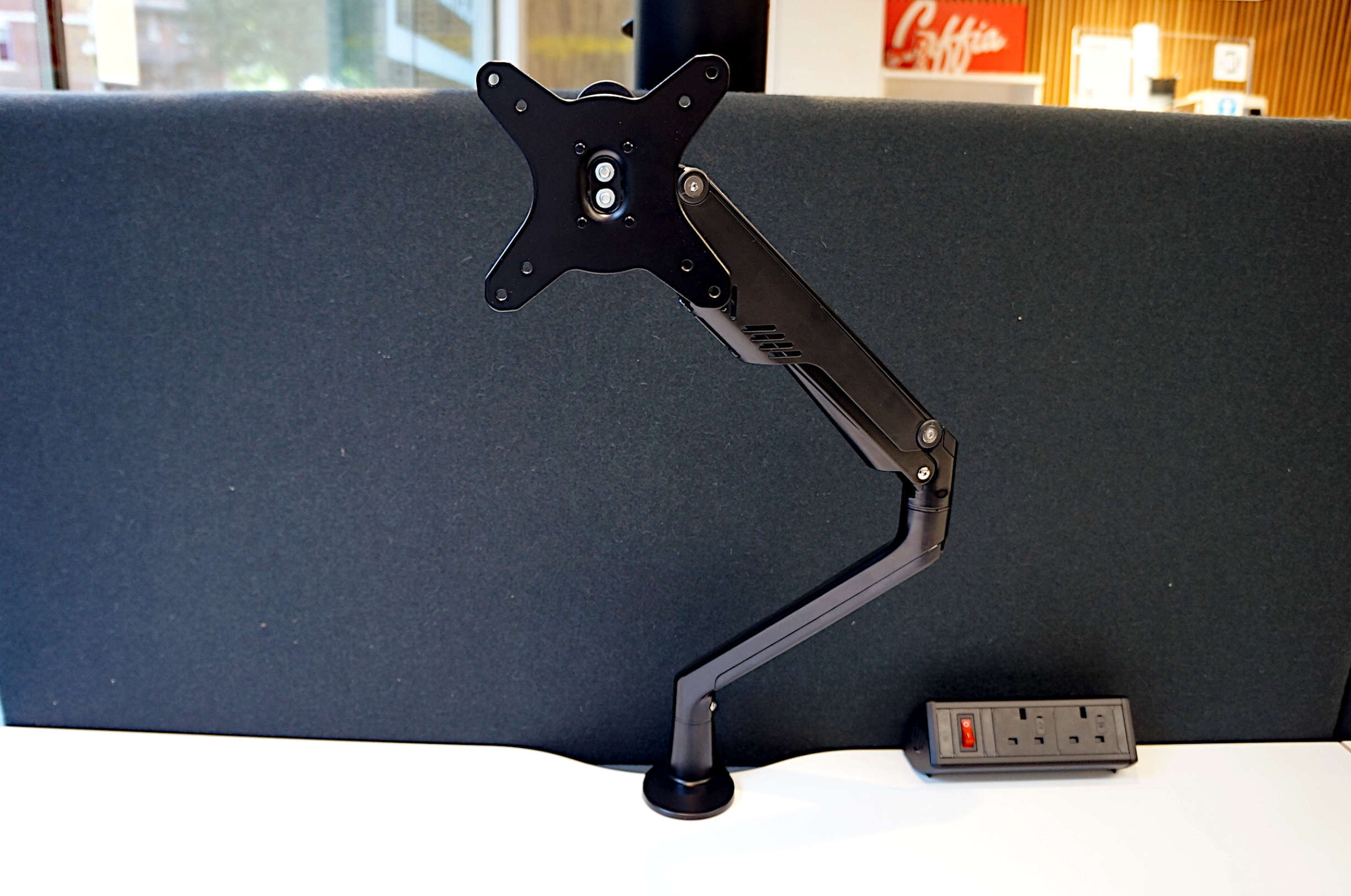 Libero Slimline Gas Lift Monitor Arm Office Resale