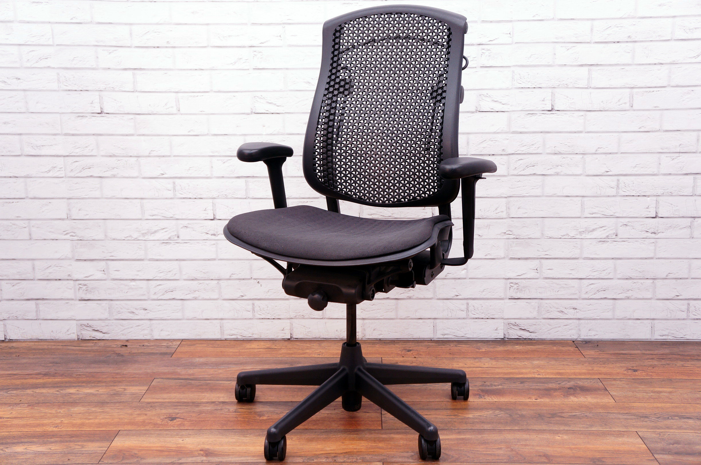 HERMAN MILLER CELLE UPHOLSTERED SEAT WITH COAT HANGER IN BLACK Office