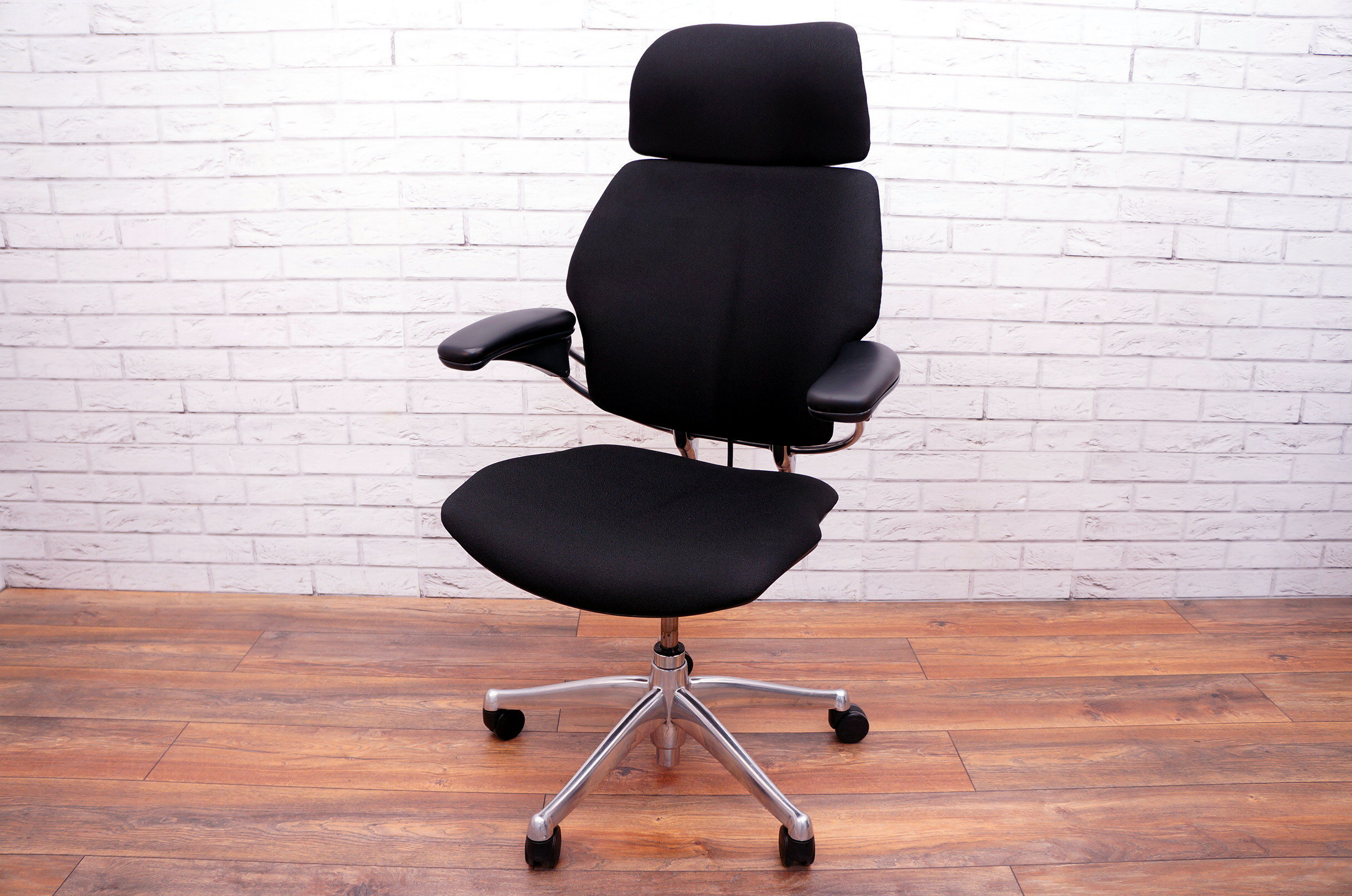 Humanscale freedom task chair chrome frame with headrest in Fabric