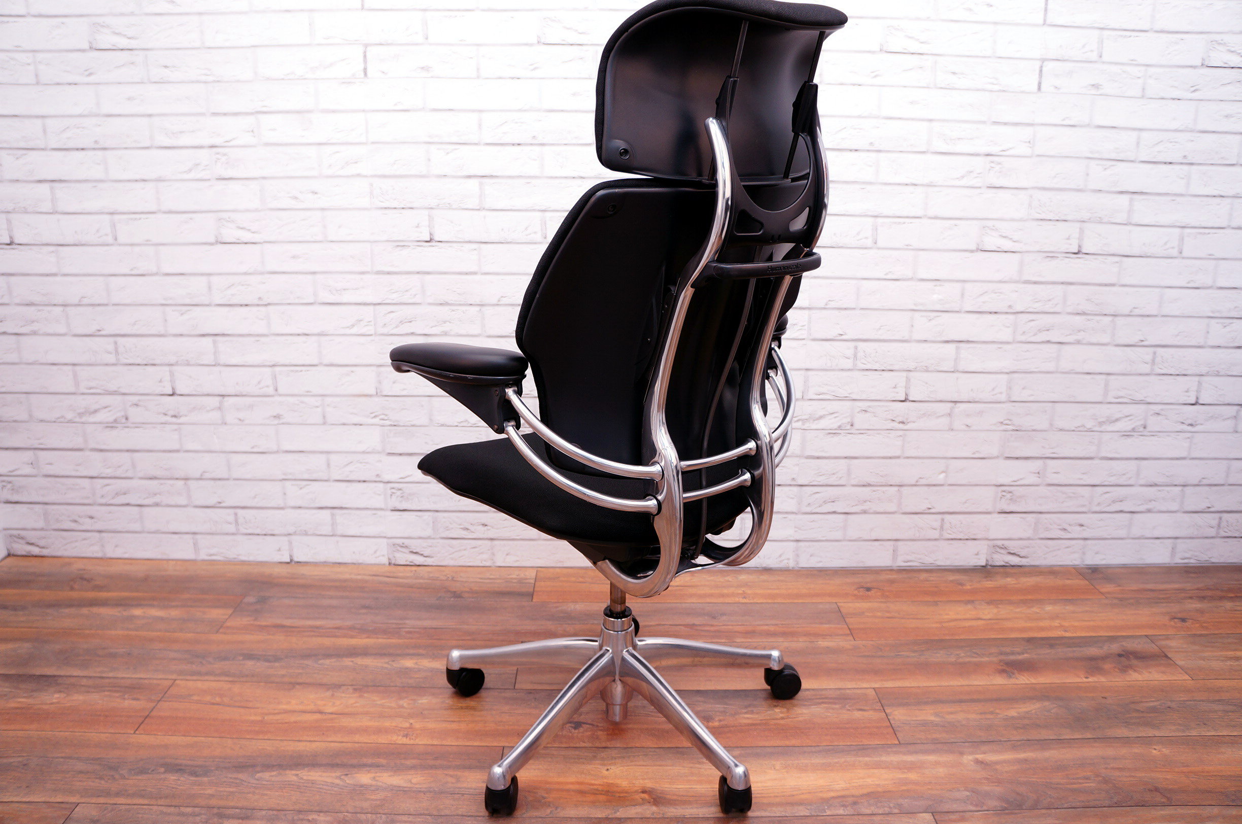 Humanscale freedom task chair chrome frame with headrest in Fabric
