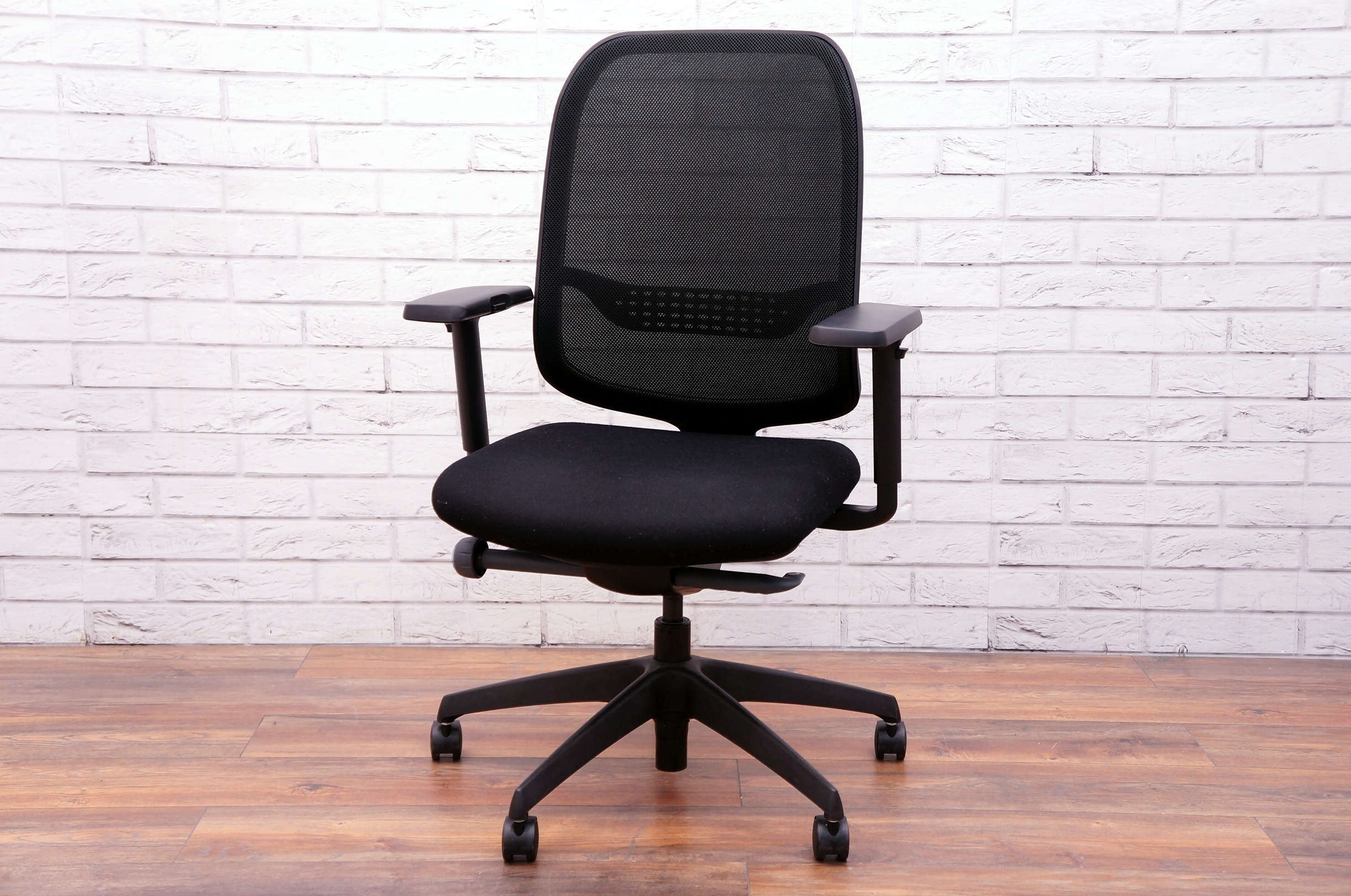 Komac App Mesh Chair Office Resale
