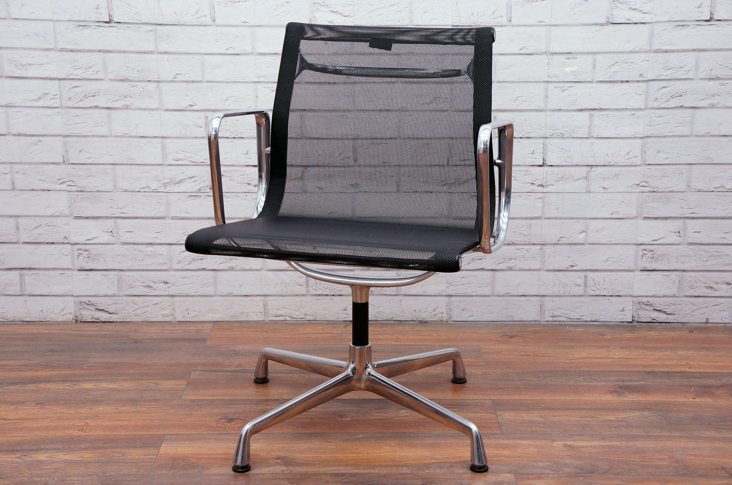 Vitra Alu Chair Ea 108 Chrome Black Hopsak Chrome Plated Swivel With Armrests