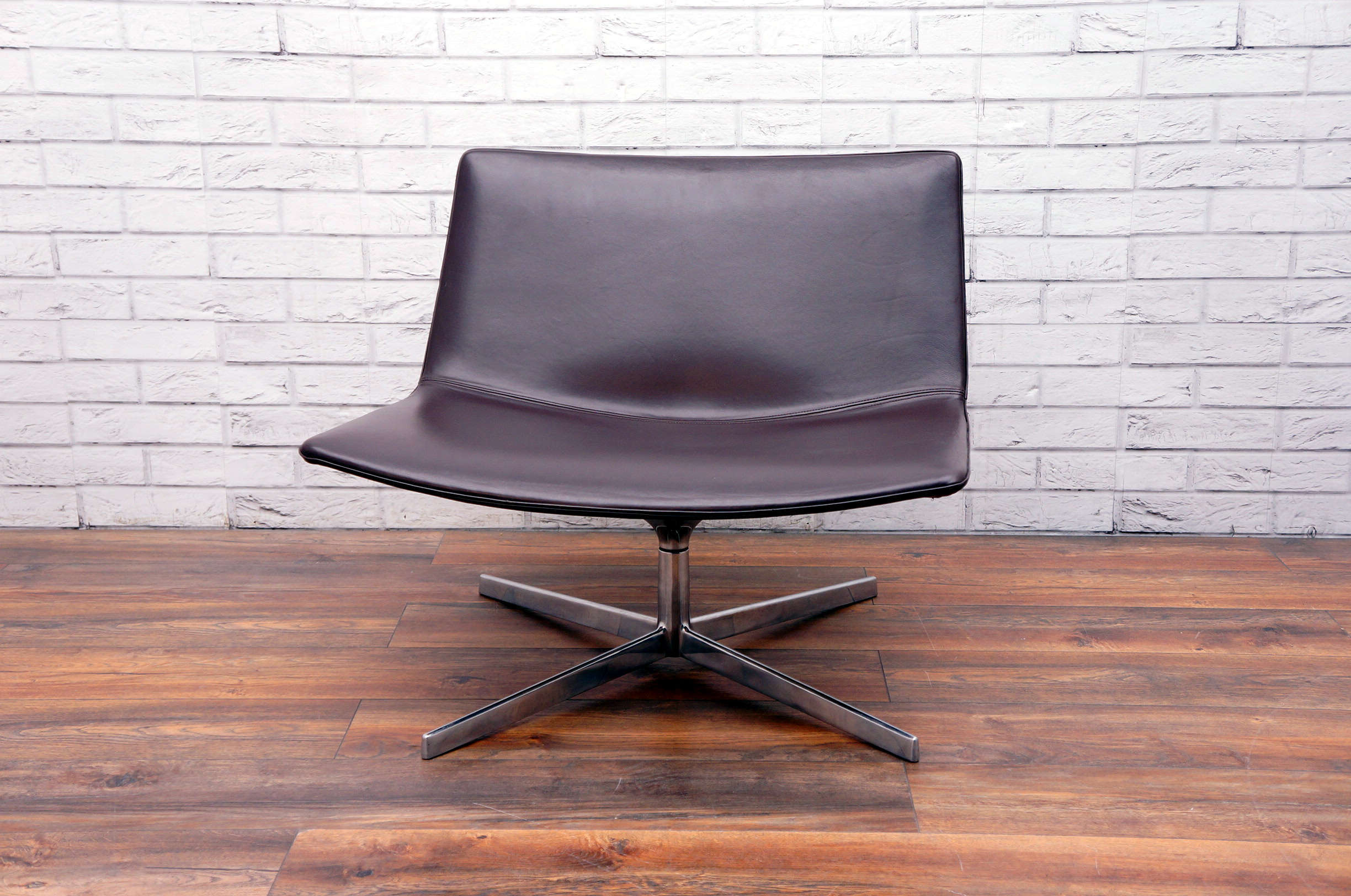 Arper Catifa 60 Lounge Chair In Brown - Office Resale