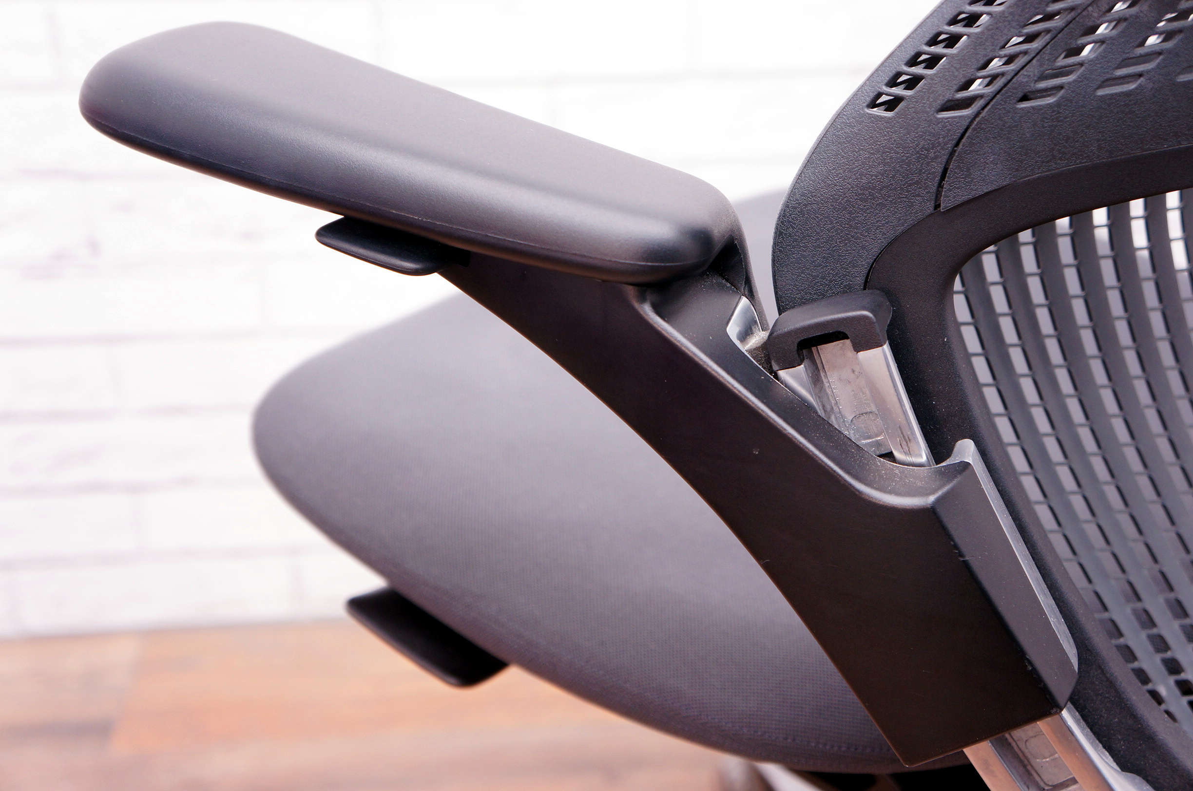 Knoll Generation Task Chair With Lumbar Support In Onyx Office Resale