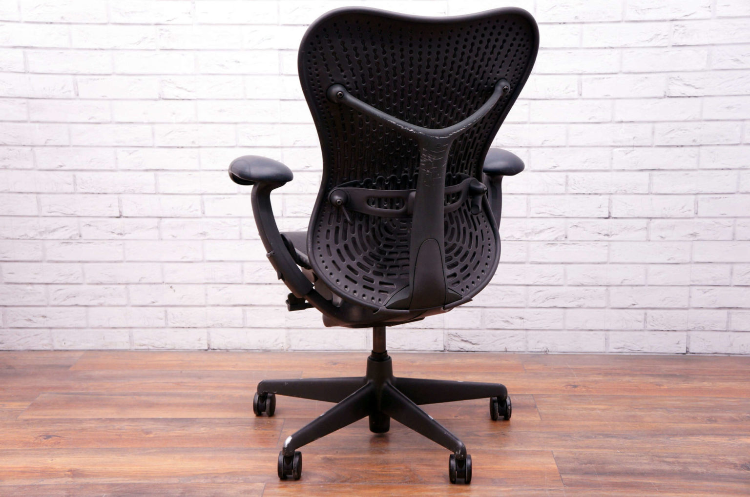 Herman Miller Mirra V1