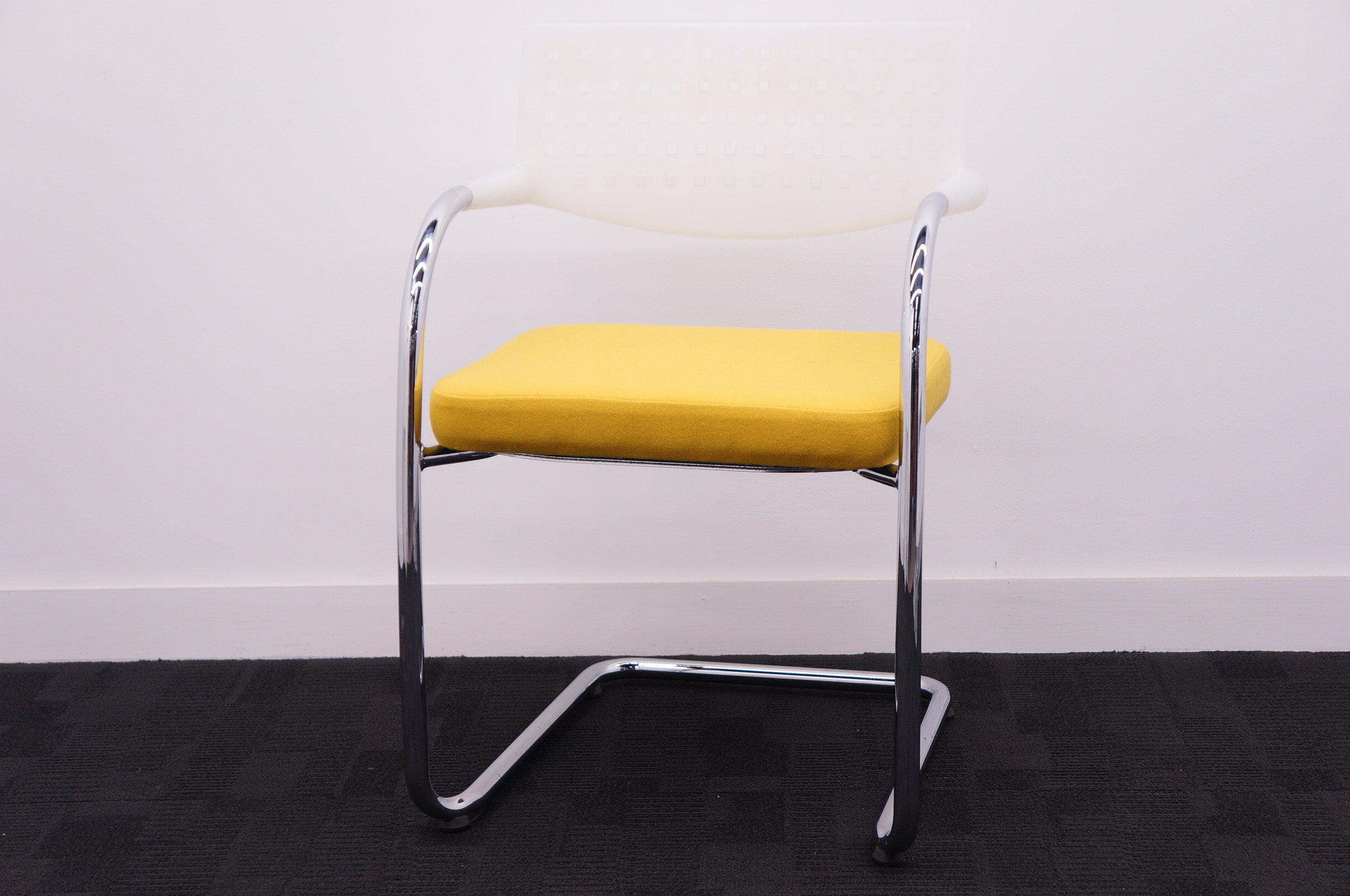 Vitra Visavis Static Meeting Chair White Backrest Synergy Lateral