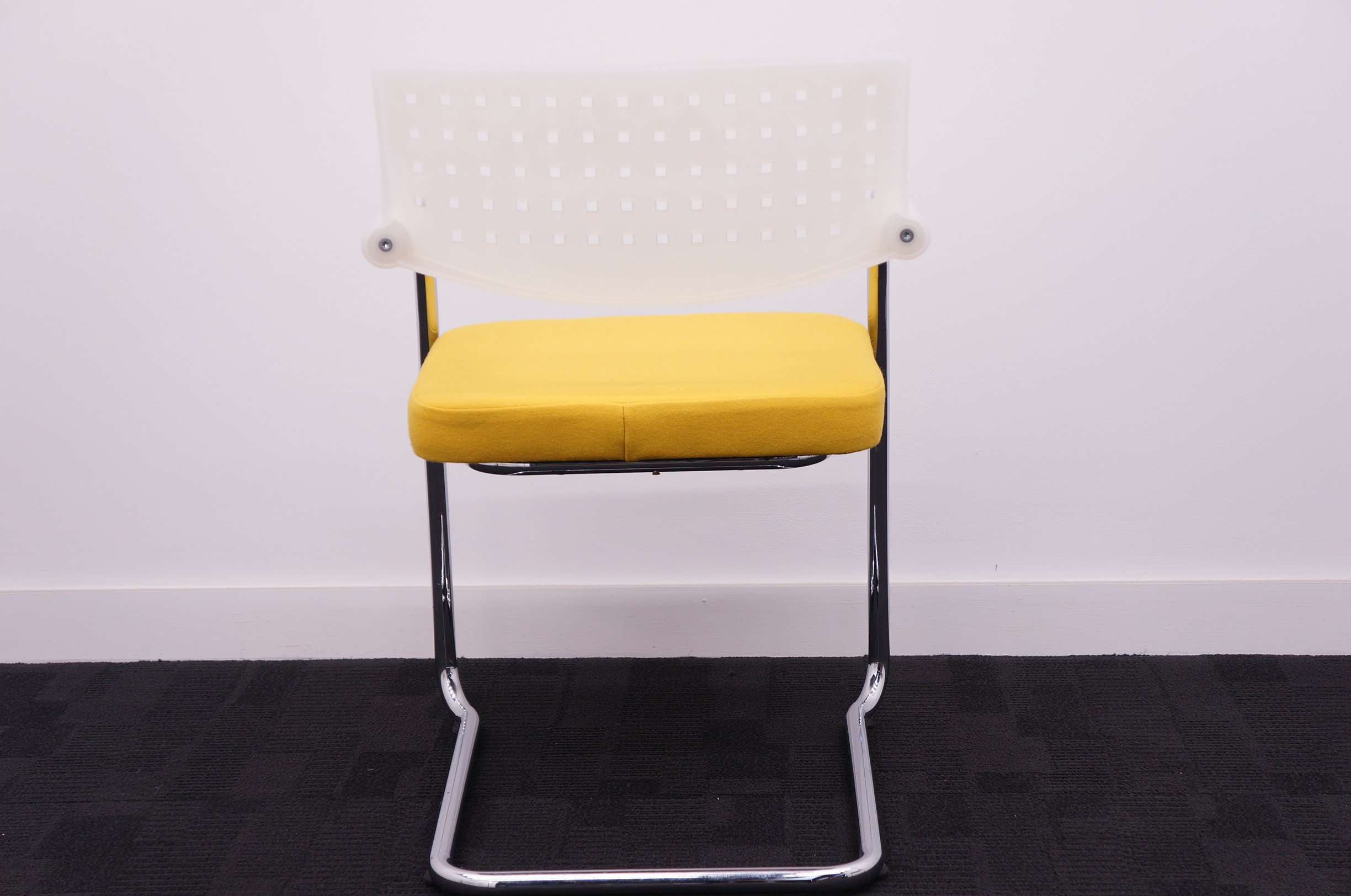 Vitra Visavis Static Meeting Chair White Backrest Synergy Lateral