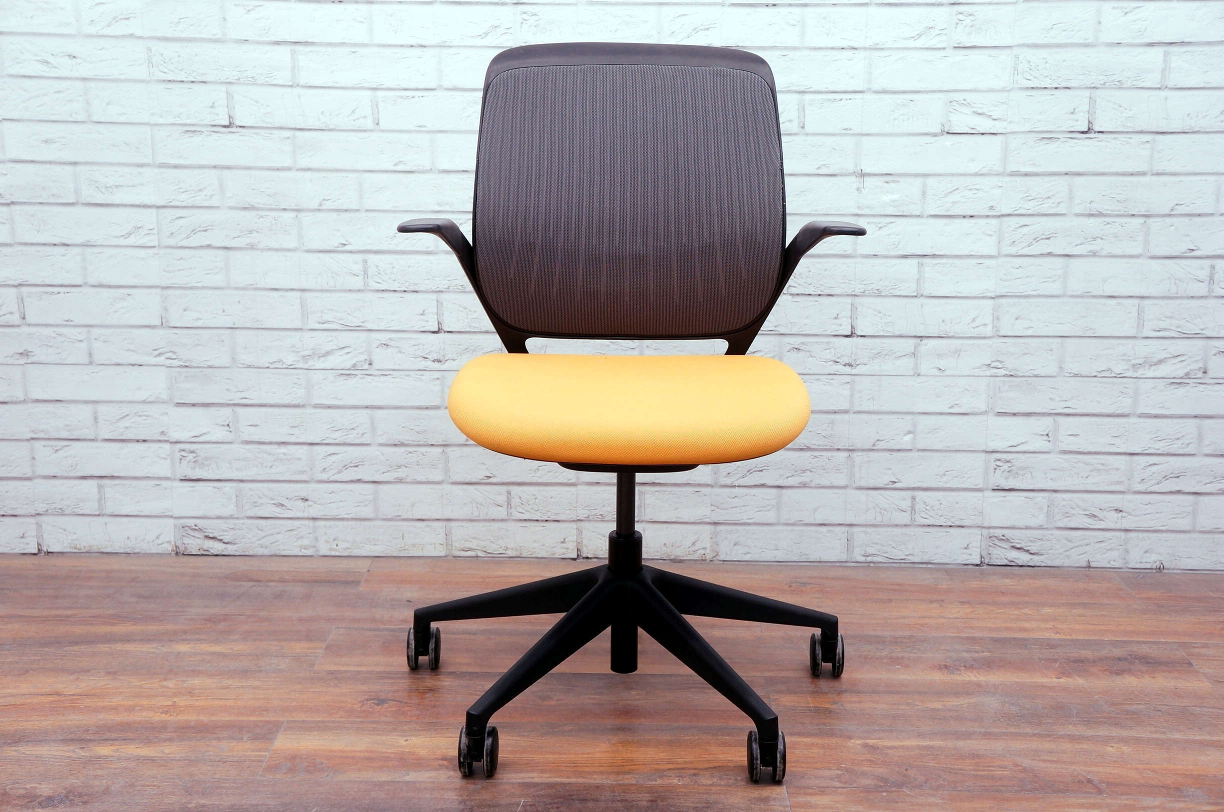 DSC03344 Steelcase Cobi Meeting Chair