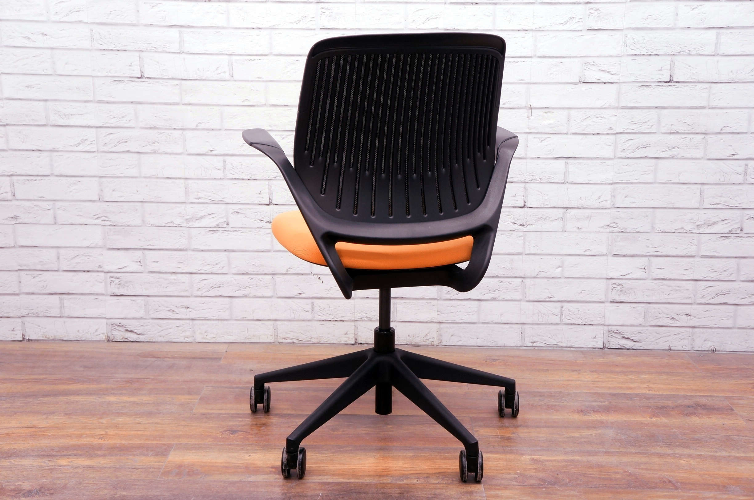 DSC03346 Steelcase Cobi Meeting Chair