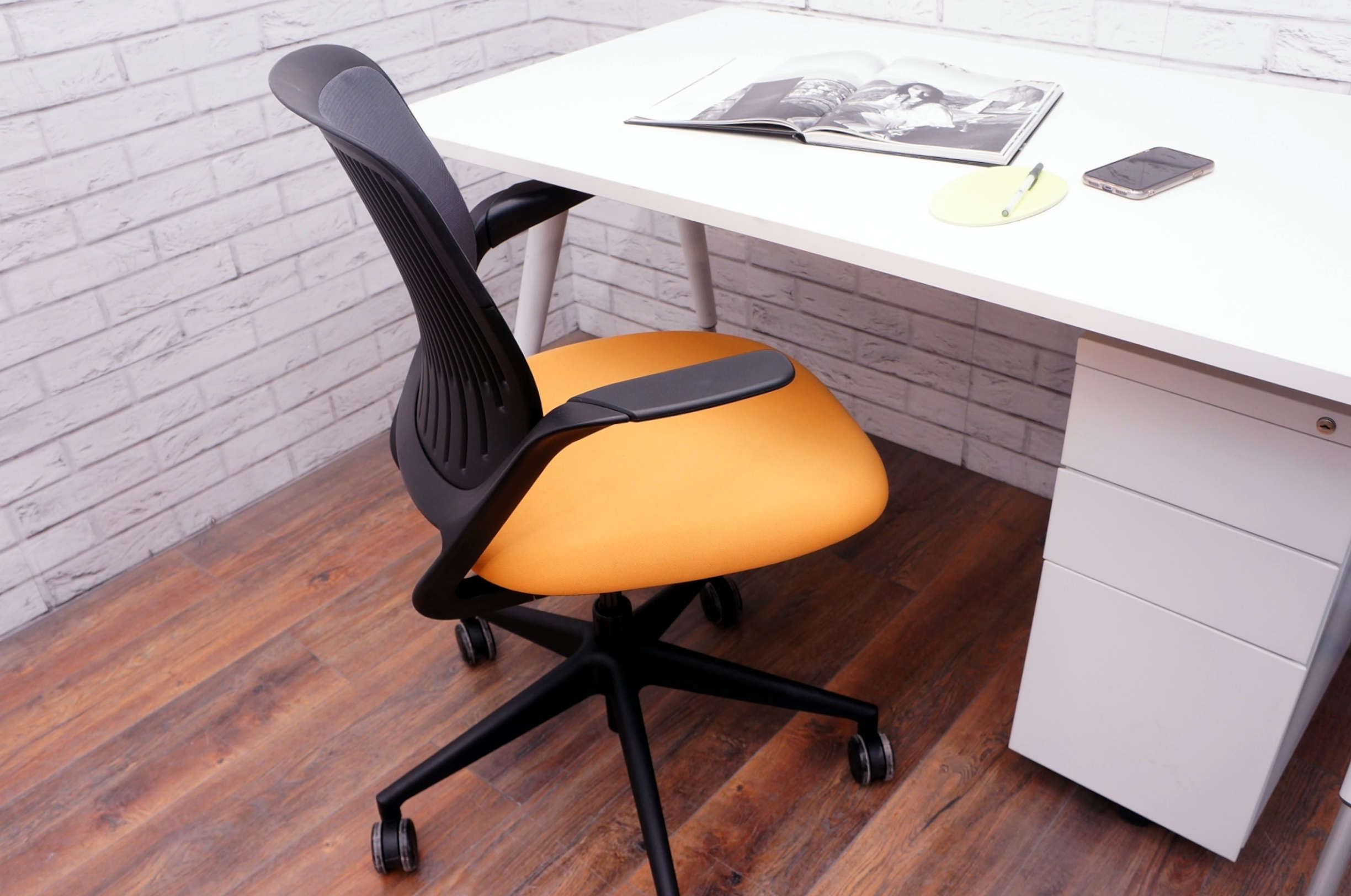 DSC03366 Steelcase Cobi Meeting Chair