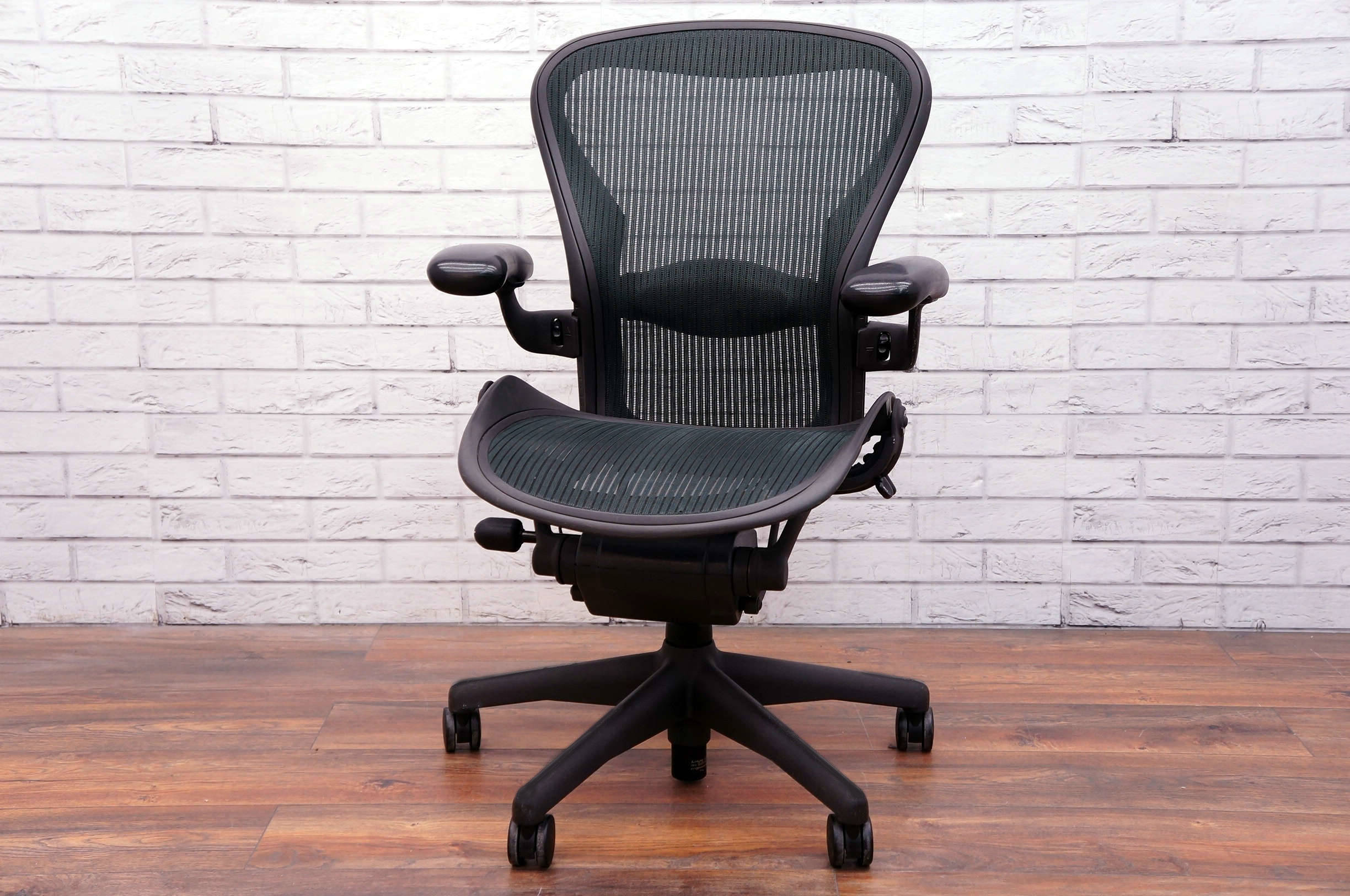 Aeron Classic B Refurbished Green Mesh Full Spec