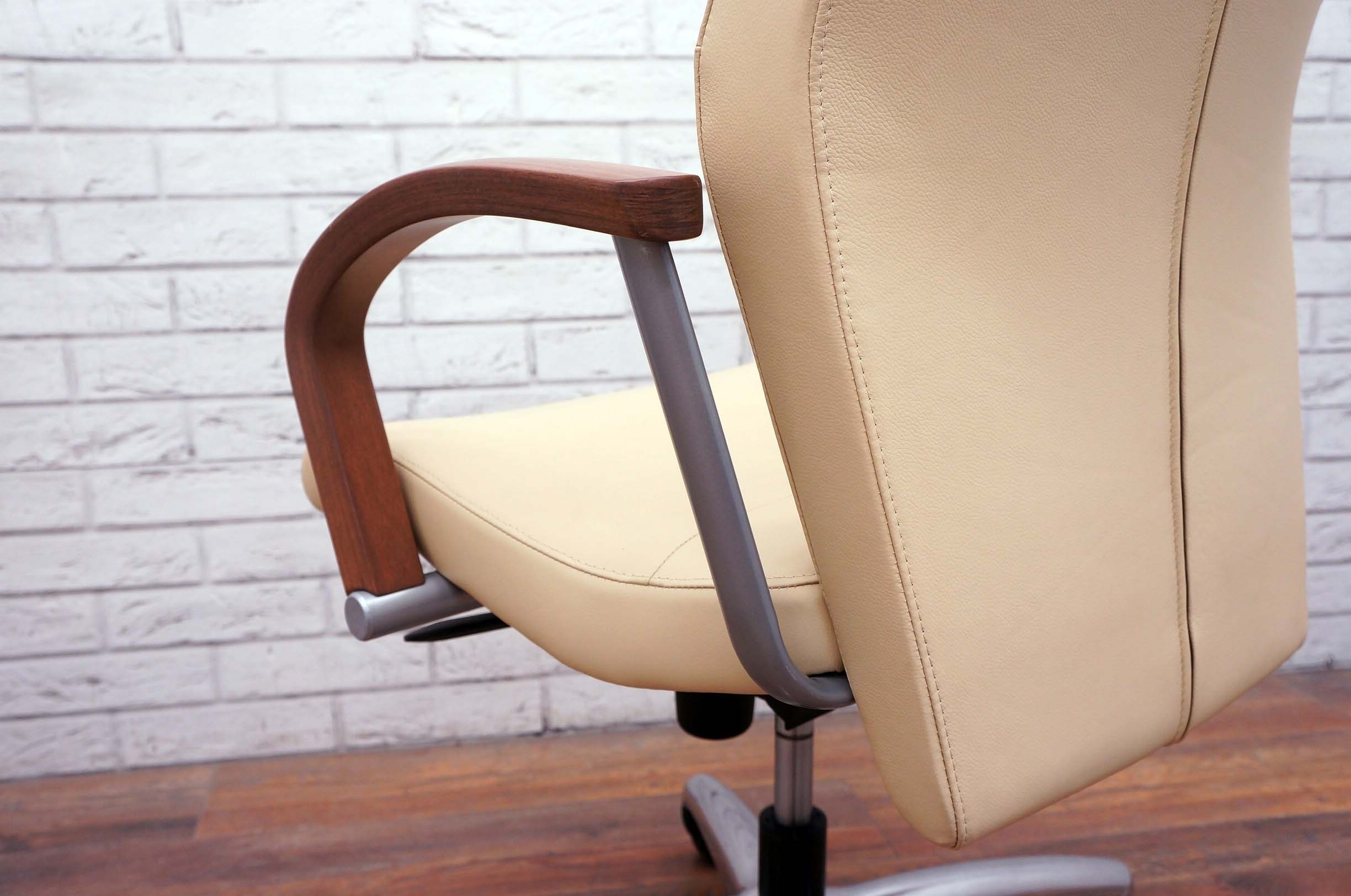 Donati Highback Task Chair In Ivory Office Resale