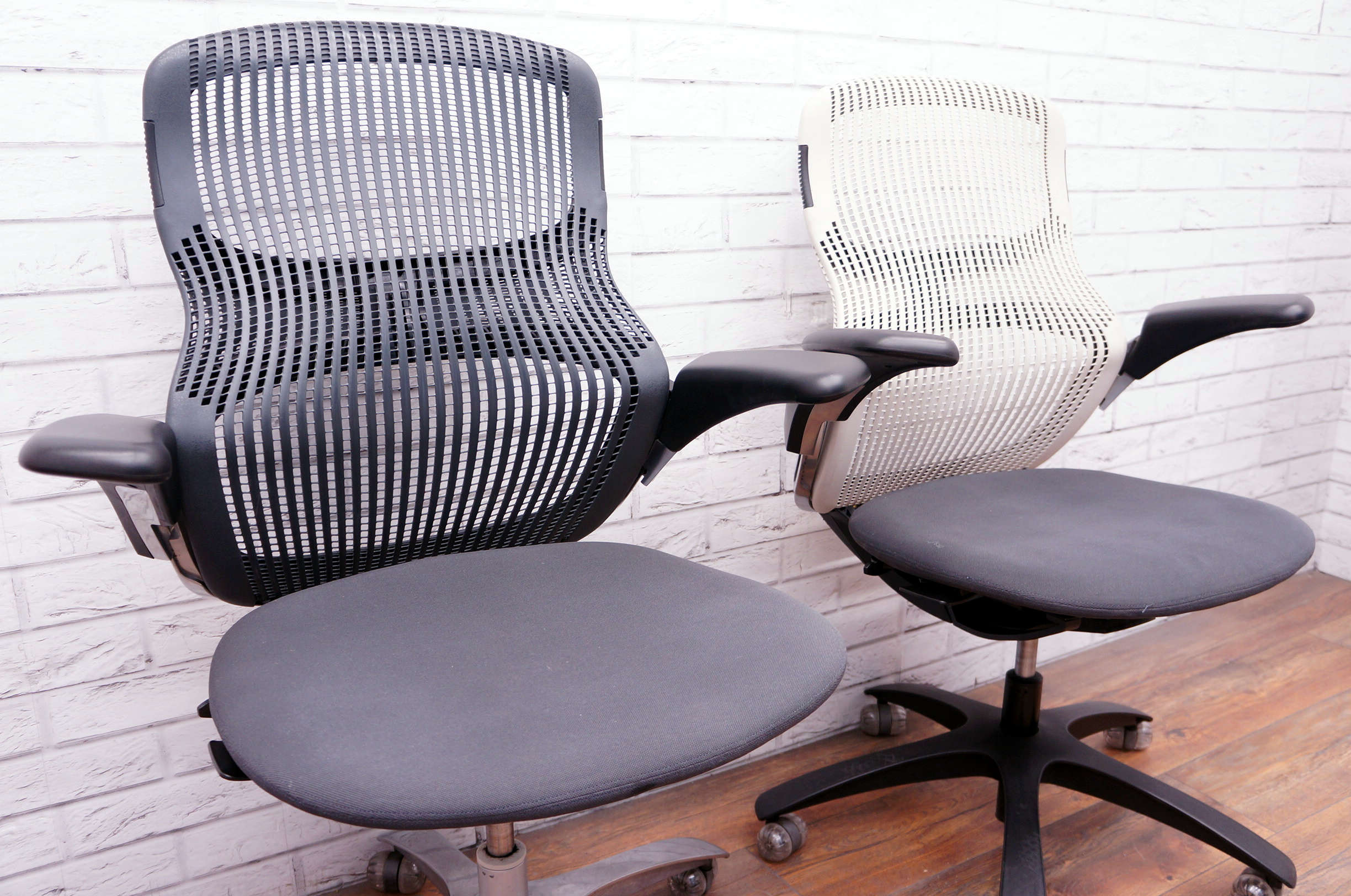 Knoll Generation Task Chair Black Mesh Back Dark Grey Seat Chrome