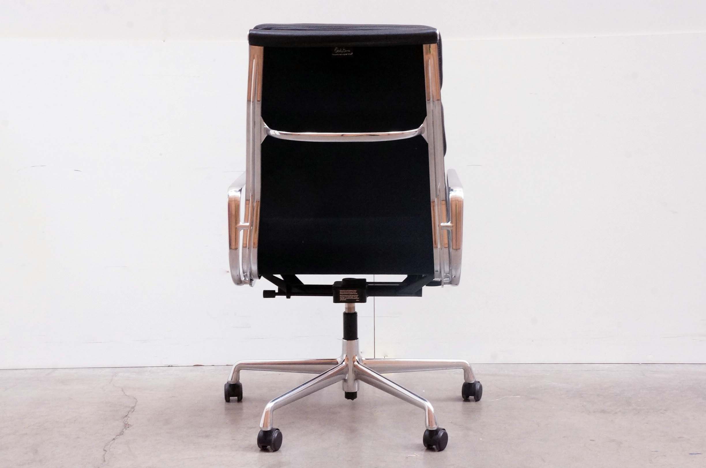 Vitra Eames EA 219 Soft Pad Chair Vitra Eames EA 219 Soft Pad Chair