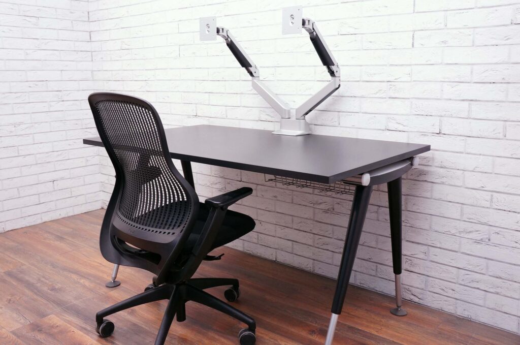 Iris Twin Monitor Arms